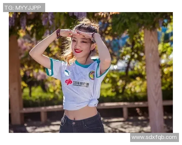 足球明星大腿魅力展示女神风采尽显运动时尚之美