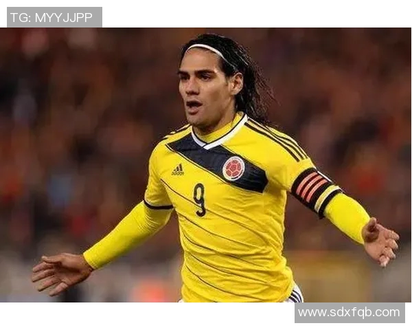 足球场上的学霸传奇那些闪耀的明星球员与他们的学术成就