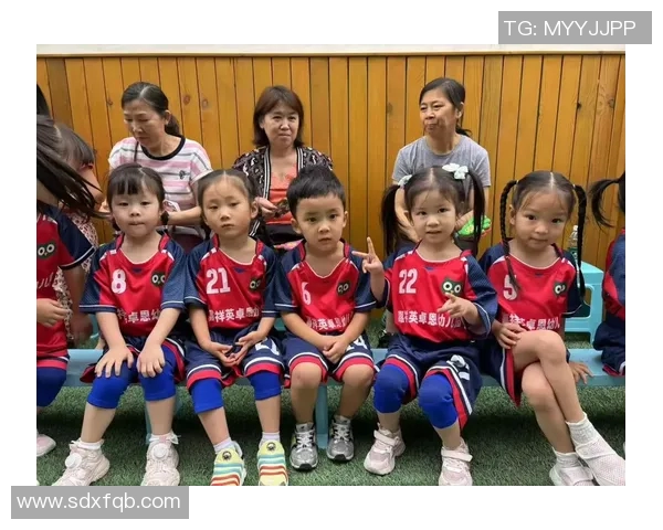 足球明星们的带球技巧模仿秀让你领略足球魅力与风采的精彩瞬间